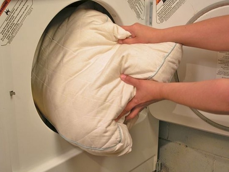 Как стирать подушки