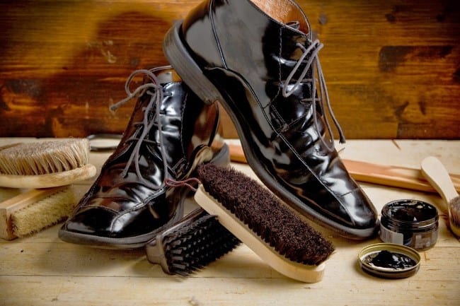 Як доглядати за лаковим взуттям